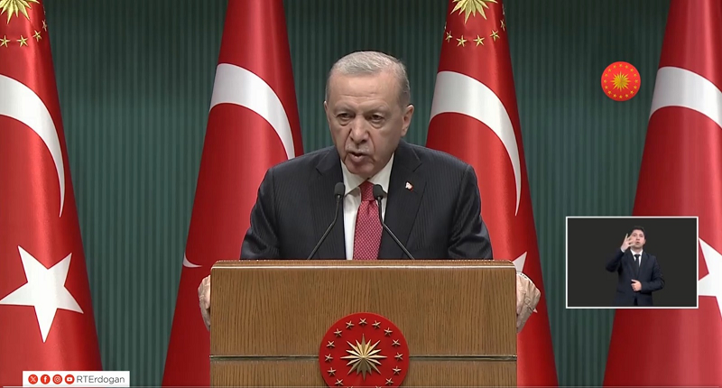 Cumhurbaşkanı Recep Tayyip Erdoğan: “Bayrağımıza uzanan mülevves elleri kırmasını bildiğimiz gibi, ülkemize sığınan mazlumlara uzanan elleri de kırmasını biliriz!”