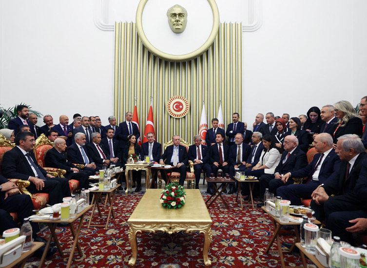 Cumhurbaşkanı Recep Tayyip Erdoğan, TBMM 28. Dönem resepsiyonuna katıldı. Genel Başkanlar, Milletvekilleri ve Siyasetçilerle bir araya geldi!