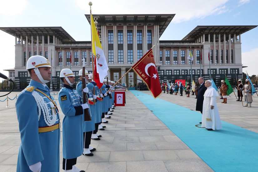 Cumhurbaşkanı Recep Tayyip Erdoğan, Vatikan Devlet Başkanı Papa 14. Leo’yu resmî törenle karşıladı!